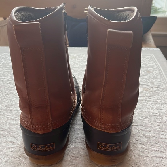 Slightly worn insulated Cabral zipper boot. Great for snowy wet weather! - Picture 2 of 4